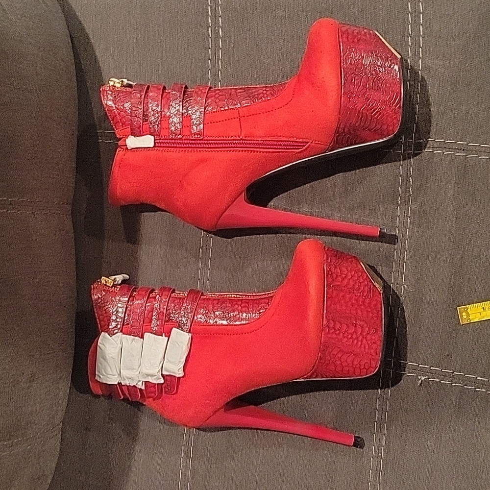 Luichiny Booties - Picture 2 of 5